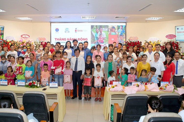 Phẫu thuật miễn phí cho trẻ bị hở môi - vòm miệng trên 3 tháng tuổi - Anh 1