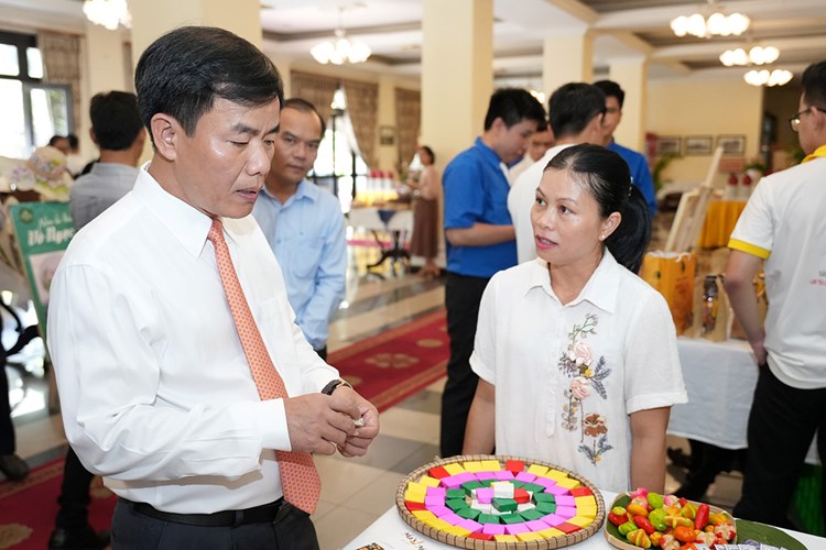 Người trẻ phát huy và lan tỏa giá trị văn hóa Huế trong kỷ nguyên số - Anh 2