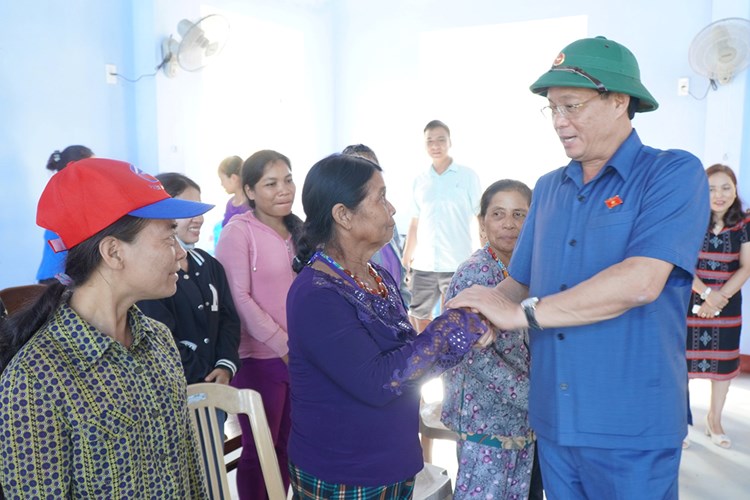 Phó Chủ tịch Quốc hội Trần Quang Phương làm việc với tỉnh Thừa Thiên Huế - Anh 4