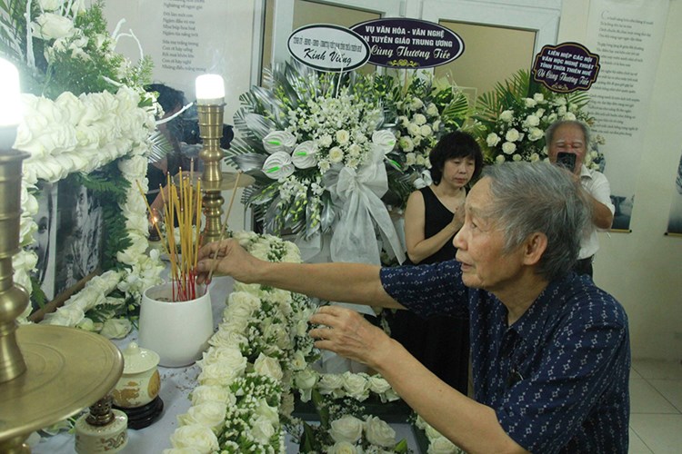 Tưởng nhớ vợ chồng nhà văn Hoàng Phủ Ngọc Tường - Anh 2