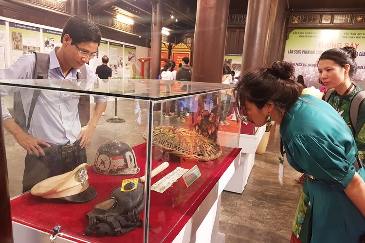 Trưng bày chuyên đề “Làn sóng phản đối cuộc chiến tranh phi nghĩa của Mỹ ở Việt Nam” - Anh 2