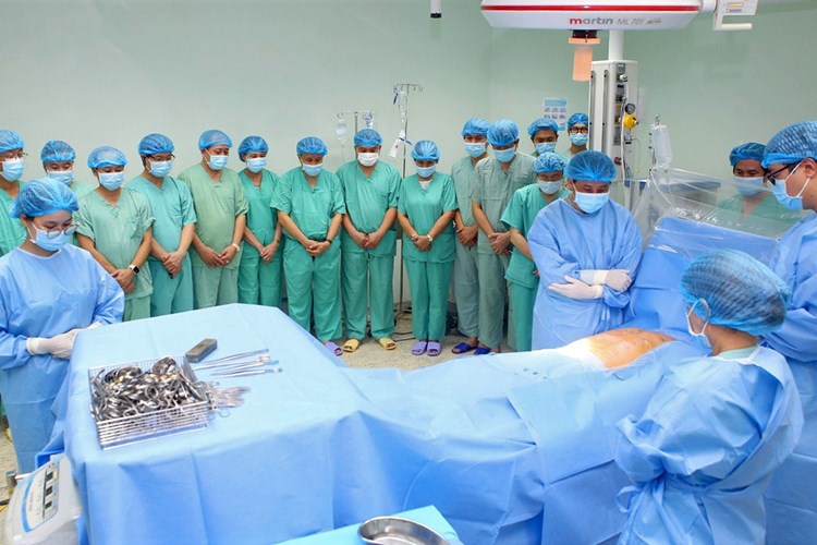 Tri ân gia đình đã hiến tạng con trai, nối dài sự sống cho năm bệnh nhân - Anh 1