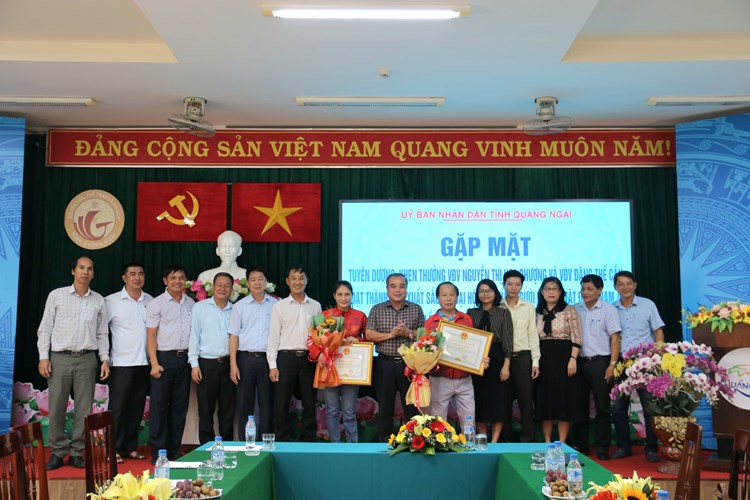 Quảng Ngãi: Khen thưởng VĐV đạt thành tích xuất sắc tại ASEAN Para Games 12 - Anh 1