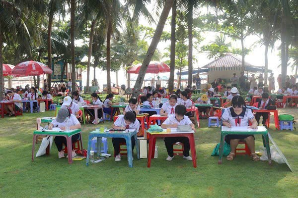 Đà Nẵng tạm dừng thu hồi tiền chênh lệch hỗ trợ học phí - Anh 1