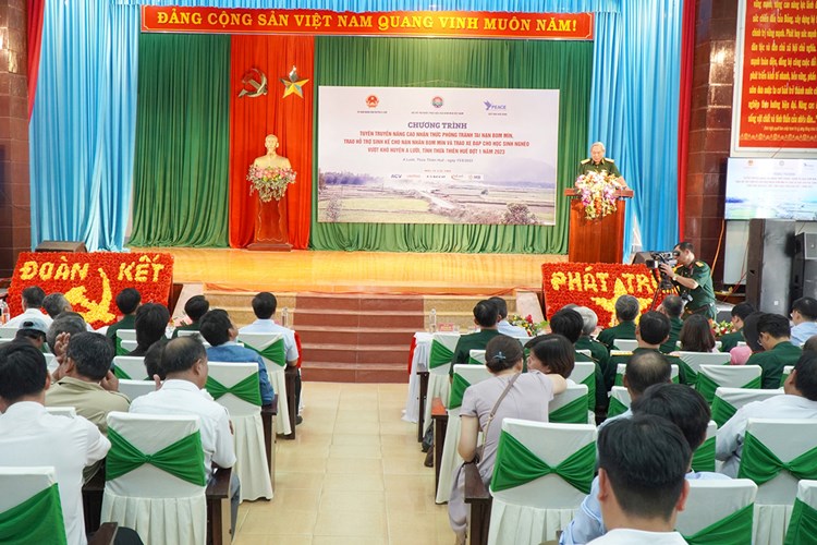 Thừa Thiên Huế: Hỗ trợ sinh kế và nâng cao nhận thức về phòng tránh bom mìn cho người dân A Lưới - Anh 1