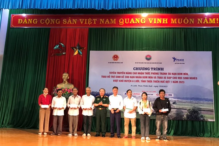 Thừa Thiên Huế: Hỗ trợ sinh kế và nâng cao nhận thức về phòng tránh bom mìn cho người dân A Lưới - Anh 4