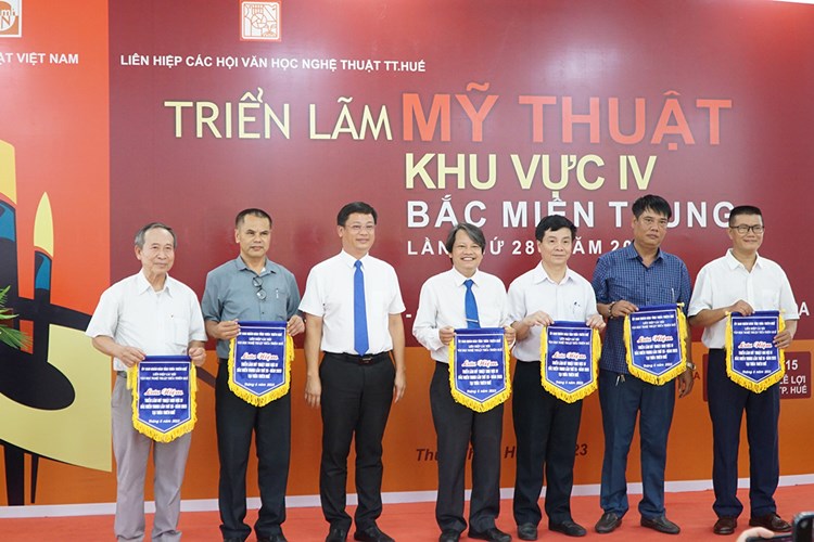Khai mạc Triển lãm mỹ thuật Bắc miền Trung - Anh 3