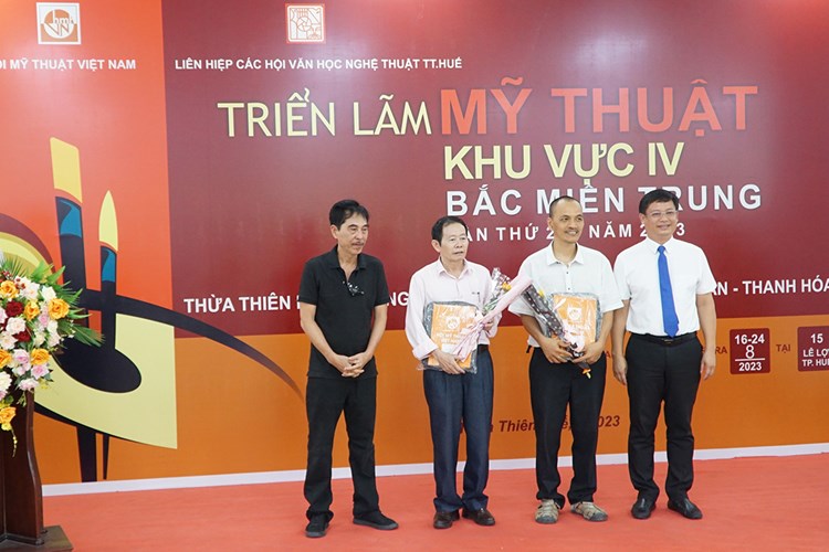 Khai mạc Triển lãm mỹ thuật Bắc miền Trung - Anh 4