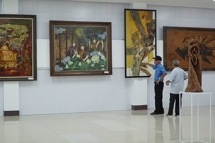 Khai mạc Triển lãm mỹ thuật Bắc miền Trung - Anh 1