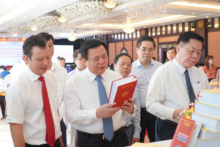 Nâng cao chất lượng nghiên cứu, biên soạn, tuyên truyền, giáo dục lịch sử Đảng - Anh 4