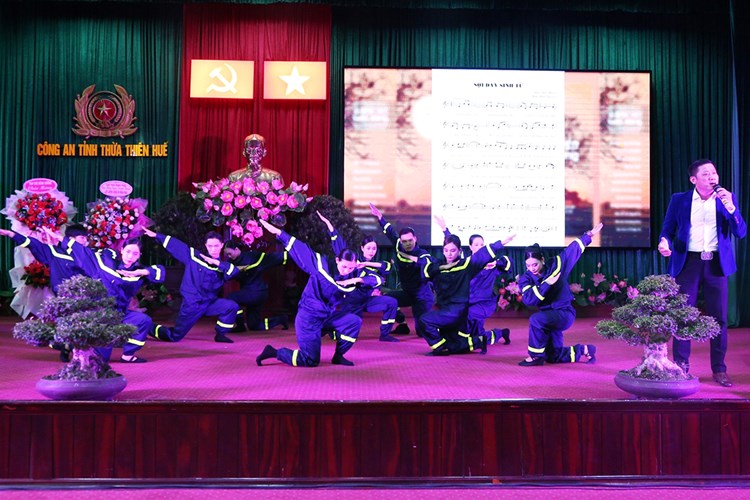 135 tác phẩm từ trại sáng tác “Công an Thừa Thiên Huế- Vì bình yên cuộc sống” - Anh 2