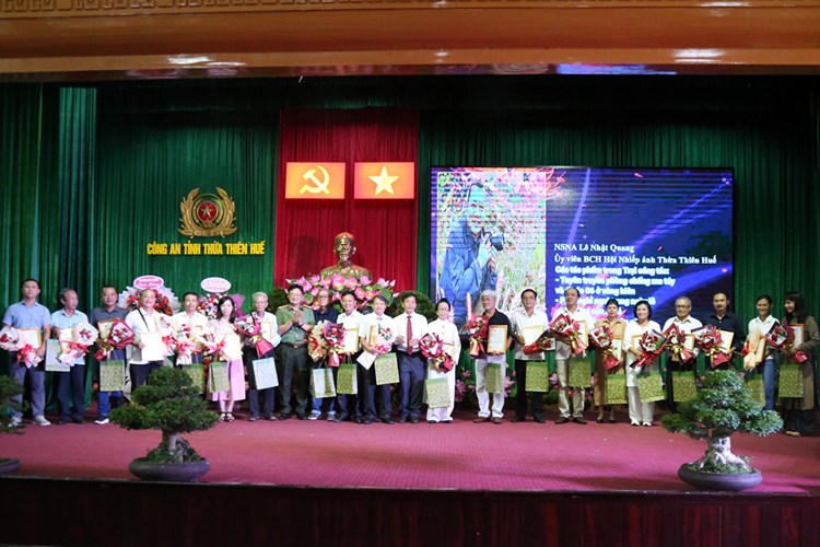 135 tác phẩm từ trại sáng tác “Công an Thừa Thiên Huế- Vì bình yên cuộc sống” - Anh 1