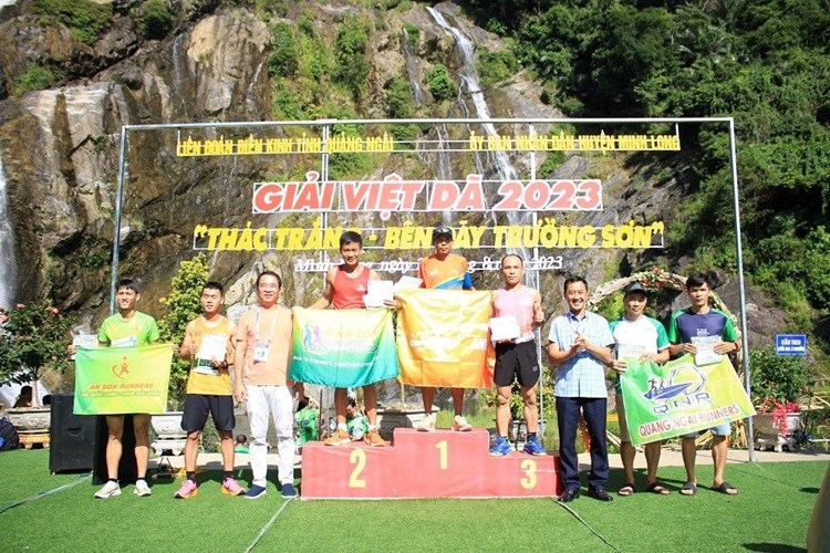 Giải Việt dã “Thác Trắng - Bên dãy Trường Sơn” - Anh 3