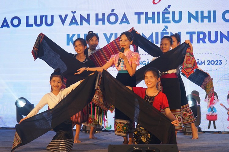 Ngày hội Văn hóa thiếu nhi các dân tộc thiểu số khu vực miền Trung - Anh 1