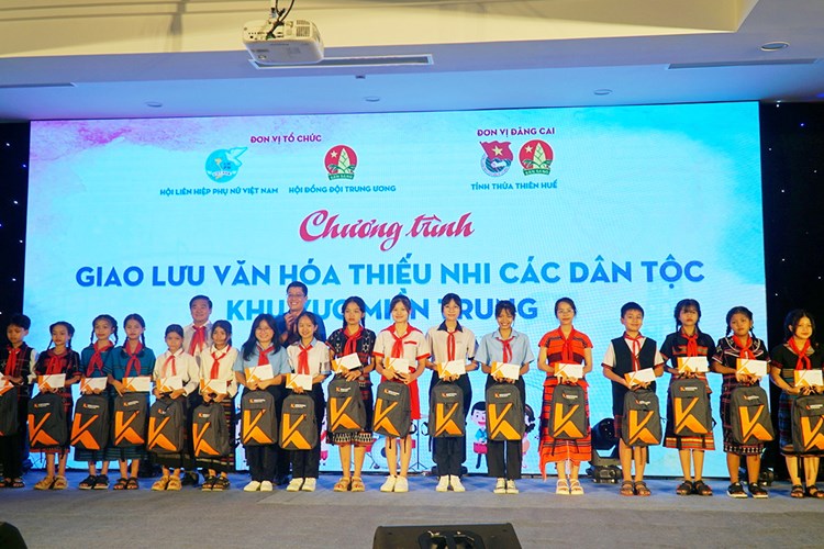 Ngày hội Văn hóa thiếu nhi các dân tộc thiểu số khu vực miền Trung - Anh 5