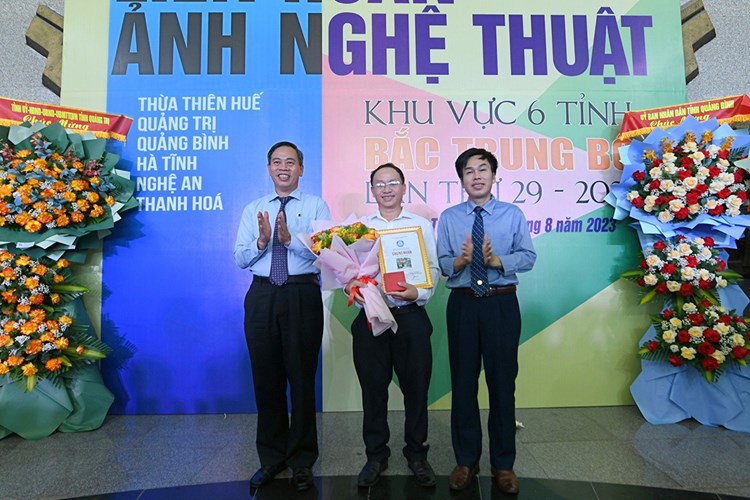 Khai mạc Triển lãm ảnh nghệ thuật khu vực Bắc Trung Bộ lần thứ 29 - Anh 1