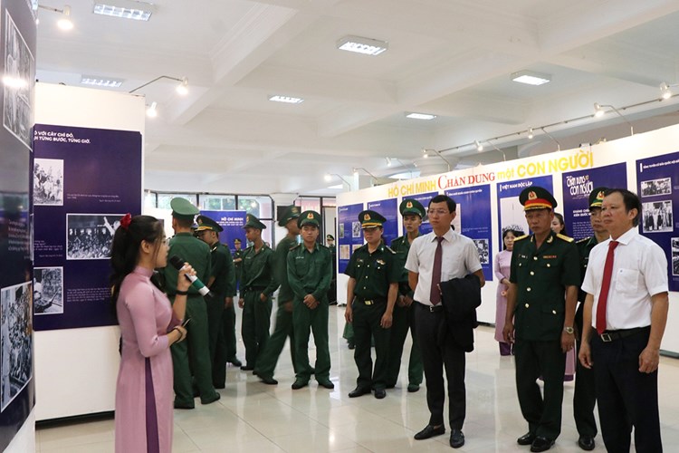 Khai mạc Triển lãm “Hồ Chí Minh - Chân dung một con người” - Anh 1