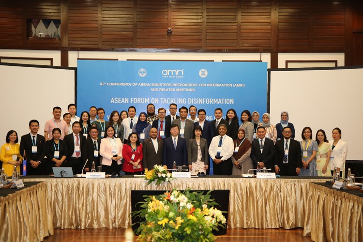 ASEAN nỗ lực đấu tranh và xử lý thông tin sai sự thật trên không gian mạng - Anh 2