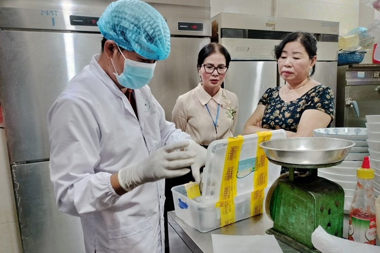 Phát hiện vi khuẩn nguy hiểm trong mẫu bánh mì Phượng - Anh 1