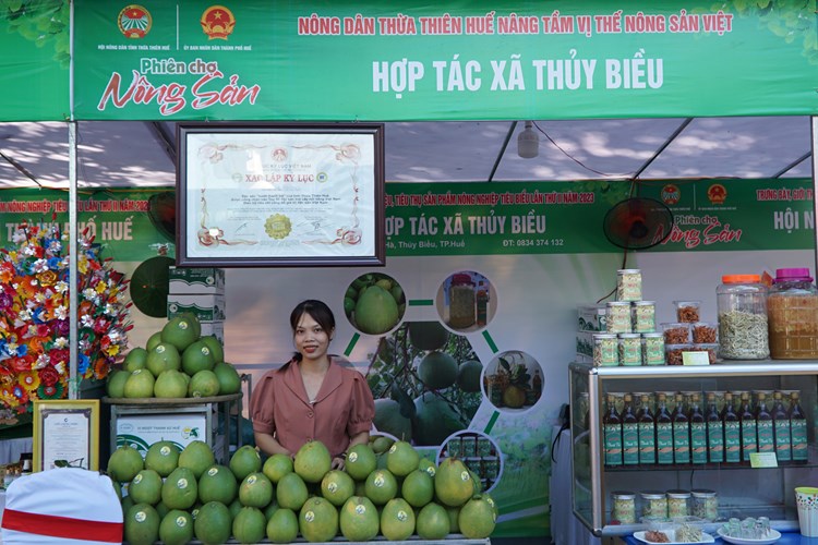 Trải nghiệm phiên chợ nông sản tại trung tâm thành phố Huế - Anh 1