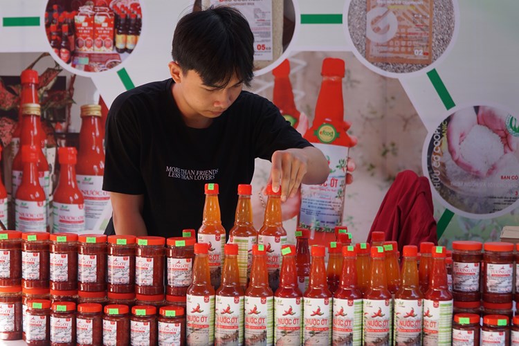 Trải nghiệm phiên chợ nông sản tại trung tâm thành phố Huế - Anh 5