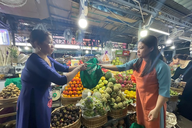 Phát động Tuần lễ không túi ni-lông tại Huế - Anh 2