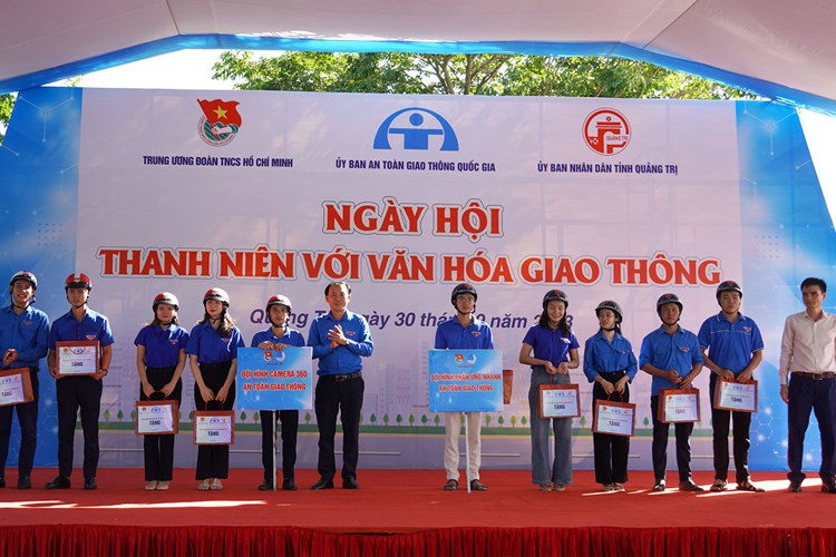 Ngày hội Thanh niên với văn hóa giao thông - Anh 1