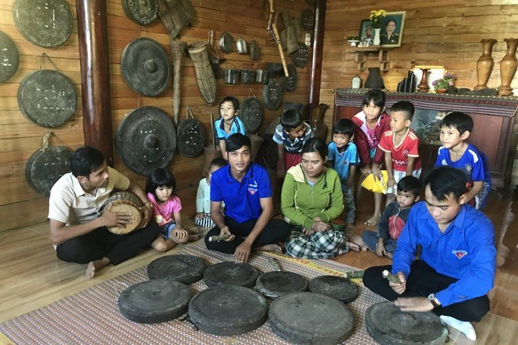 “Bảo tàng” văn hóa đồng bào Cadong, điểm dừng chân của du khách - Anh 3