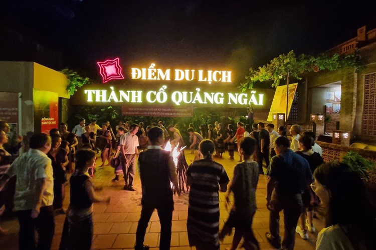 Quảng Ngãi tìm giải pháp phát triển ngành Du lịch - Anh 3