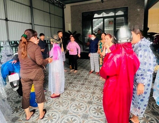Vụ chìm tàu cá, 13 ngư dân mất tích ở Quảng Nam: Xuyên đêm tìm kiếm nạn nhân - Anh 3