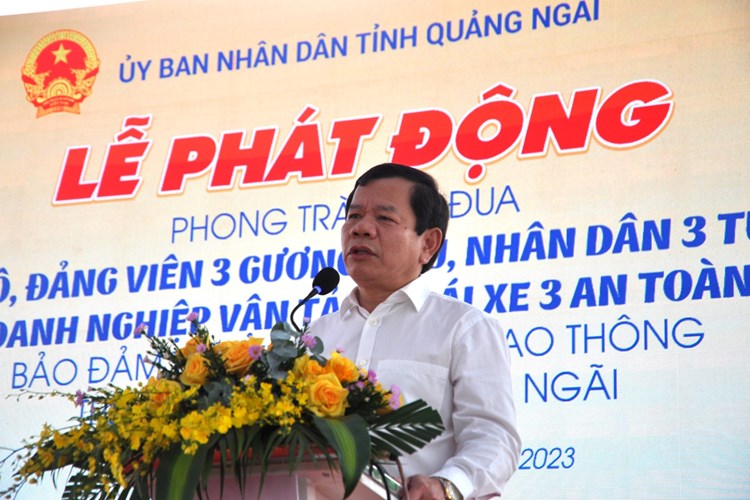 Quảng Ngãi phát động phong trào thi đua bảo đảm trật tự ATGT - Anh 1