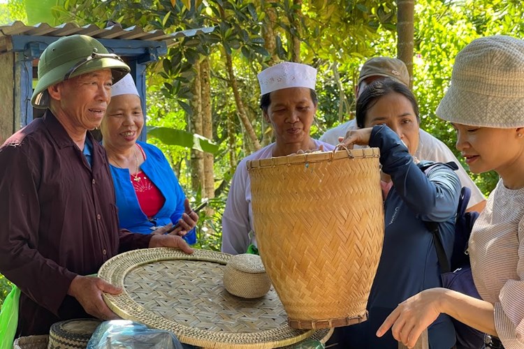 Quảng Nam: Bồi dưỡng tiếng dân tộc thiểu số cho cán bộ, công chức, viên chức - Anh 1