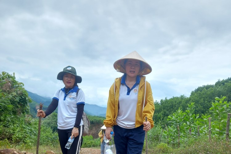 “Đông ấm bản xa” cho trẻ em vùng cao Sơn Hà - Anh 4