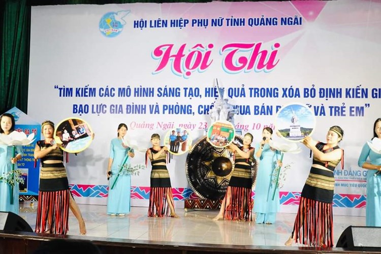 Quảng Ngãi: Trao giải Hội thi tìm kiếm các mô hình xóa bỏ định kiến giới, bạo lực gia đình - Anh 1