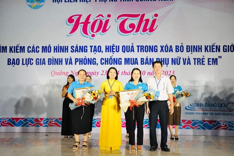 Quảng Ngãi: Trao giải Hội thi tìm kiếm các mô hình xóa bỏ định kiến giới, bạo lực gia đình - Anh 3