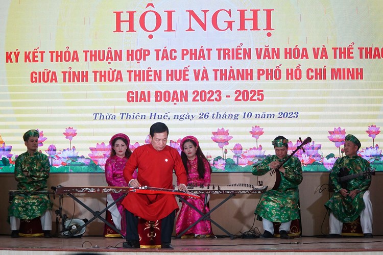 Đẩy mạnh hợp tác, phát triển văn hóa và thể thao giữa Huế và TP.HCM - Anh 2