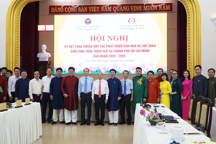 Đẩy mạnh hợp tác, phát triển văn hóa và thể thao giữa Huế và TP.HCM - Anh 3