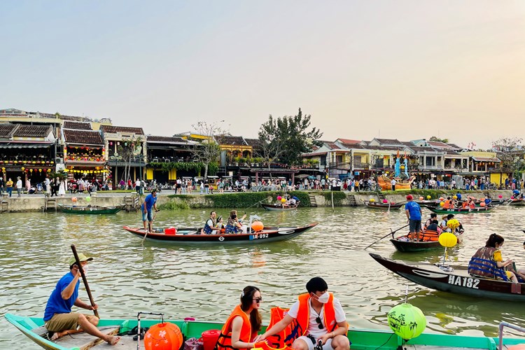 Phân bổ hơn 40 tỉ đồng để thành phố Hội An hỗ trợ giảm thu phí tham quan - Anh 2