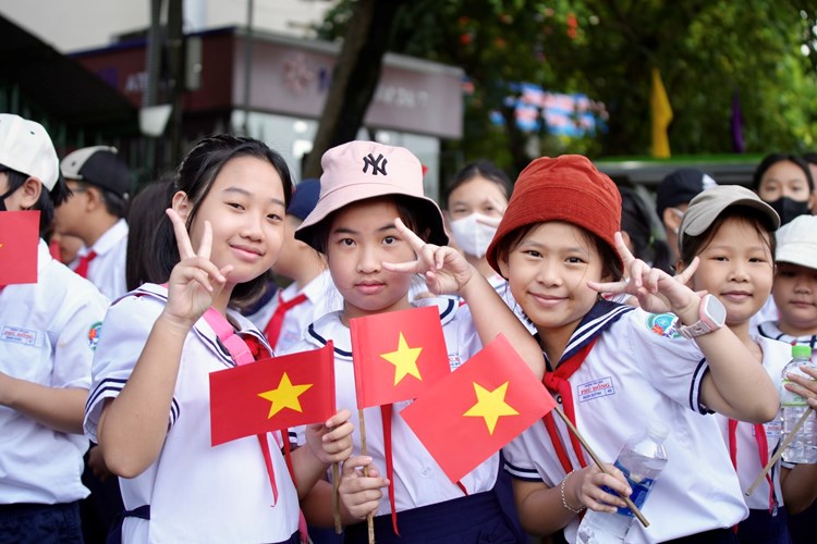 Hội An: Diễu hành chào mừng gia nhập mạng lưới các thành phố sáng tạo của UNESCO - Anh 2