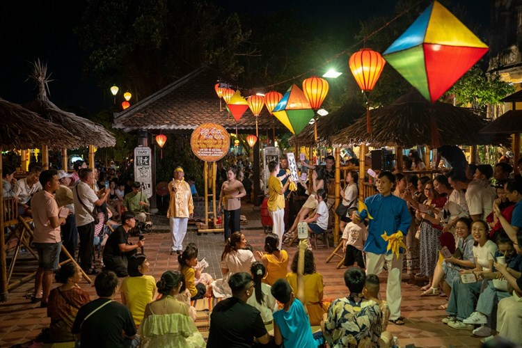 Hội An: Diễu hành chào mừng gia nhập mạng lưới các thành phố sáng tạo của UNESCO - Anh 4