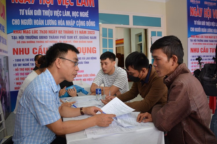 Quảng Nam: Ngày hội việc làm cho người hoàn lương hòa nhập cộng đồng - Anh 2