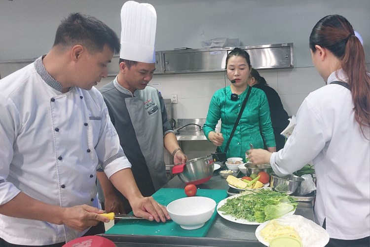 Đà Nẵng: Đưa ẩm thực làm sản phẩm du lịch đặc trưng - Anh 2