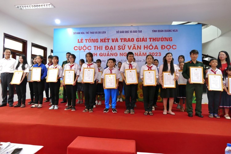Quảng Ngãi: Trao giải Cuộc thi Đại sứ văn hóa đọc - Anh 1