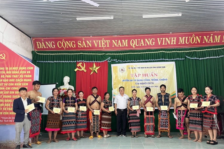 Quảng Nam: Truyền dạy văn hóa phi vật thể gắn với phát triển du lịch miền núi - Anh 3