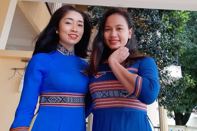 “Thổi hồn” vào trang phục thổ cẩm Hrê - Anh 2