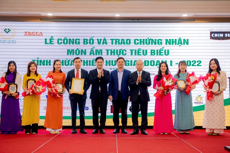Trao chứng nhận 6 món ẩm thực tiêu biểu Thừa Thiên Huế - Anh 1