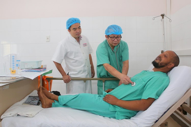 Cứu sống bệnh nhân người Mỹ bị bóc tách động mạch chủ ngực - Anh 1
