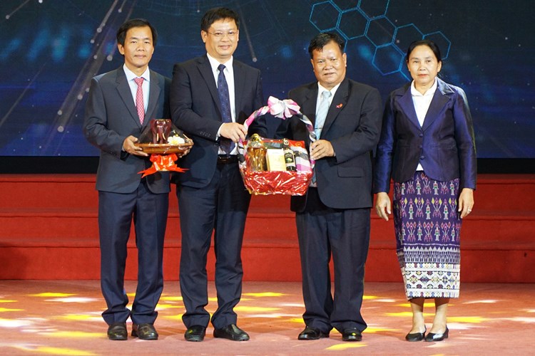 Ngày hội thắm tình hữu nghị đặc biệt Việt Nam - Lào - Anh 5