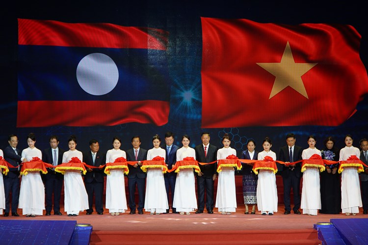 Ngày hội thắm tình hữu nghị đặc biệt Việt Nam - Lào - Anh 3