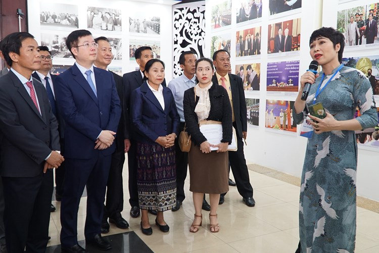 Ngày hội thắm tình hữu nghị đặc biệt Việt Nam - Lào - Anh 6